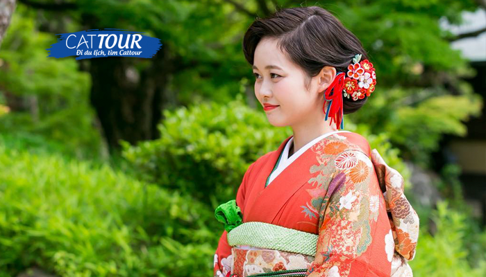 Cô gái hật xinh đẹp trong trang phục Kimono truyền thống