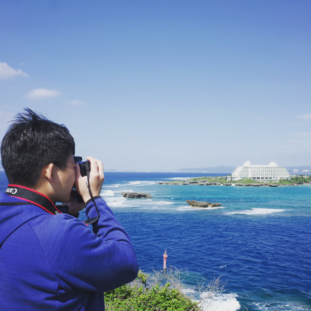 Vào tháng 4 nước biển ở Okinawa đã ấm dần lên nhưng vẫn còn hơi lạnh để tắm biển